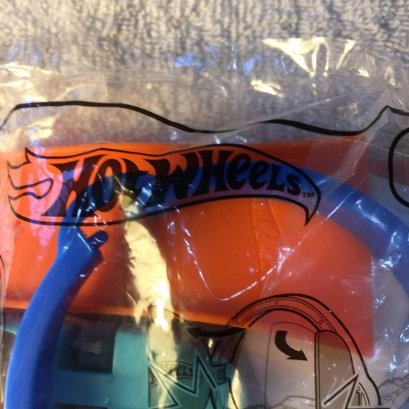 Hot Wheel Kids Meal Toy - Picture 3 of 5
